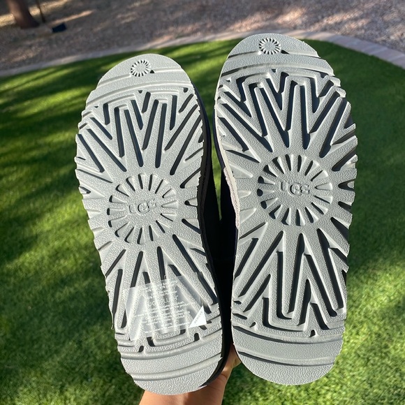 NWT UGG Classic Slippers! - Picture 6 of 11